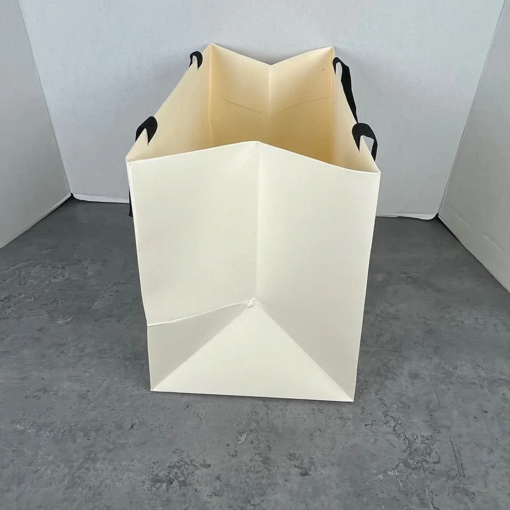 Van Cleef & Arpels‎ Cream Shopping Bag with Black Ribbon Handles Luxury Jewelry